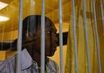 udelukket. Caster Semenya måtte kigge på gennem et vindue, da en række atleter deltog i et stævne i Stellenbosch i Sydafrika. 