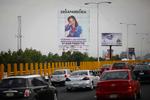 Efterlyst. Familien til den 4-årige pige Paulette betalte for store billboard-skilte, hvor de efterlyste deres datter. Nu er moderen mistænkt for at have slået sin datter ihjel. 