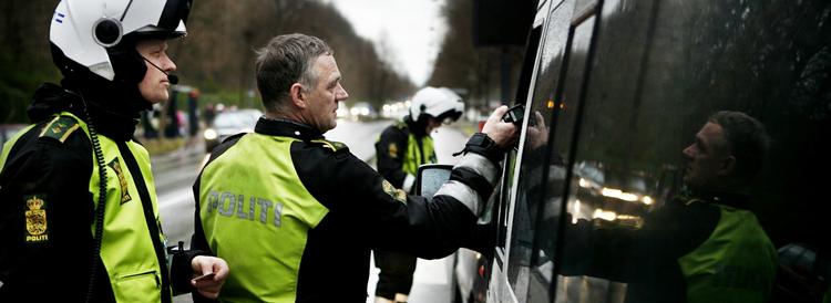 Alkoholtest. Politiet i Nordsjælland har fanget de første spritbilister ved hjælp af et nyt bevisalkometer. (arkivfoto) 
