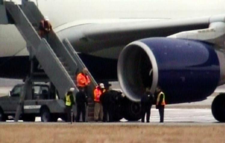 NØL. Da flyet med den nigerianske terrorist landede i Detroit i USA stod sikkerhedsfolk klar til at anholde ham, men han kunne være blevet stoppet allerede i Amsterdam. 