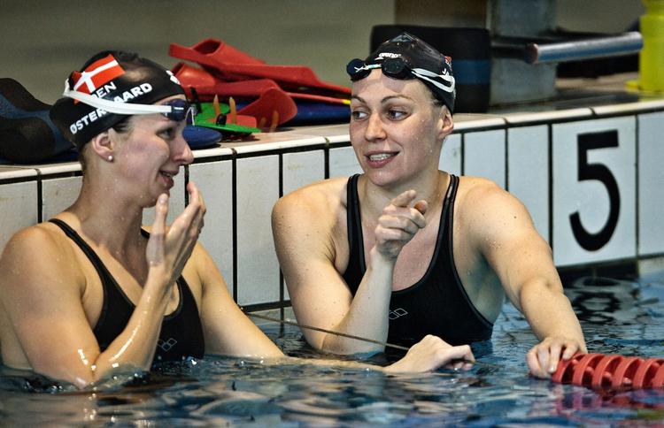 pladsbytte. Mens Micha Østergaard var langt fra sin bedste tid i 200 meter butterfly og derfor kun kommer til EM på visse betingelser, var Louise Jansen ved DM så tæt på kravet i 200 meter medley, at hun fik udstedt en EM-billet. Arkivfoto. 