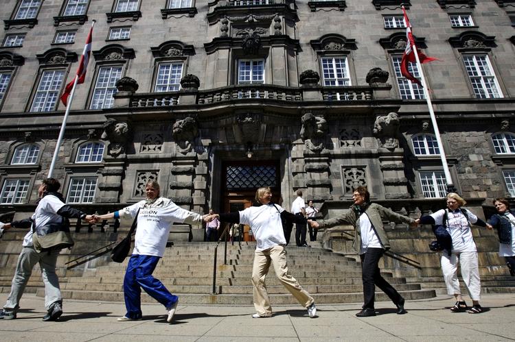 Stop. Danskernes og eksperternes svar er klart: stop skattestoppet. Nu venter vi kun på at politikkerne på Christiansborg følger trop. Arkivfoto. 