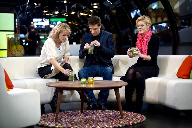 TV. Morten Resen, i midten, har fået ny konkurrence blandt morgen-seerne fra 'DR2 Morgen'. 