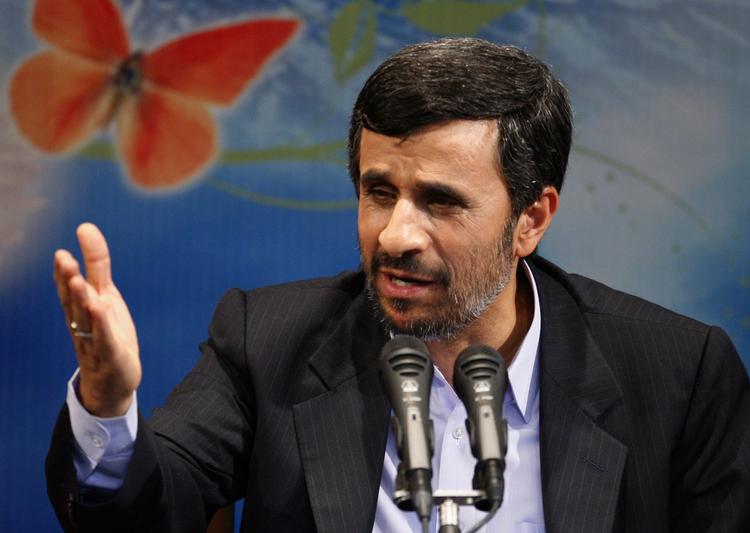 Irans præsident Mahmoud Ahmadinejad advarer Israel om angreb på Gaza-striben. 