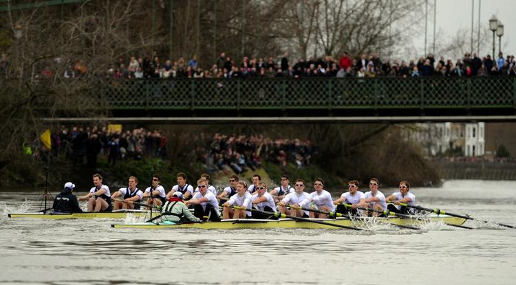 For 85. gang har Cambridge besejret Oxford University i kapløbet på Themsen i den britiske hovedstad London. 