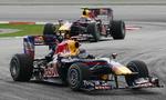 Dobbeltsejr. Sebastian Vettel overhalede holdkammerat Mark Webber på første omgang og forblev i front. 
