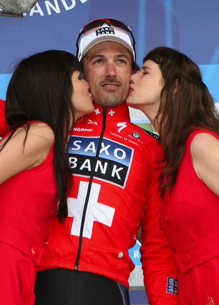 Redningsmand. Fabian Cancellaras sejr afværgede en sur og bitter dag fra Team Saxo Banks ejer Bjarne Riis. 