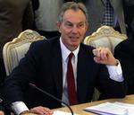 Ups. Tony Blair skal vist øve sig på at riste toastbrød. Arkivfoto. 