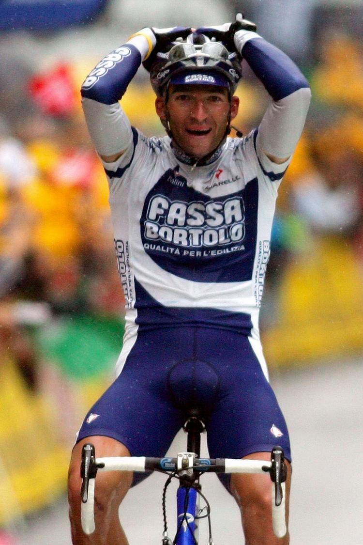 dopingmistænkt. Lorenzo Bernucci krydser målstregen som vinder af sjette etape af Tour de France 2005. Arkivfoto. 