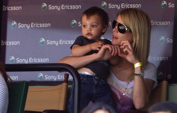 kernefamilie? For tre dage siden var Elin Nordegren sammen med sønnen Charlie til tennis i Florida. Nu håber amerikanske medier at se hende ved Tiger Woods side til US Masters i Augusta. Arkivfoto. 