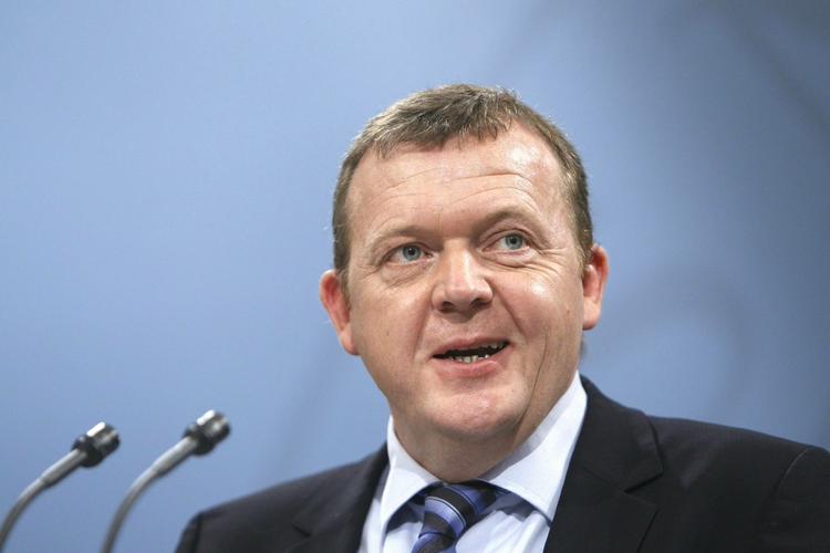 Ferieministre. Lars Løkke Rasmussen forsvarede Lene Espersens ferieplaner på sit pressemøde i dag. Og i vørigt også sine egne. 