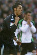 Kampklar. Cristiano Ronaldo er den måske bedst lønnede spiller i Spanien og har næppe problemer med at få lønnen udbetalt. Men det har mange kollegaer i de mindre klubber. Arkivfoto. 