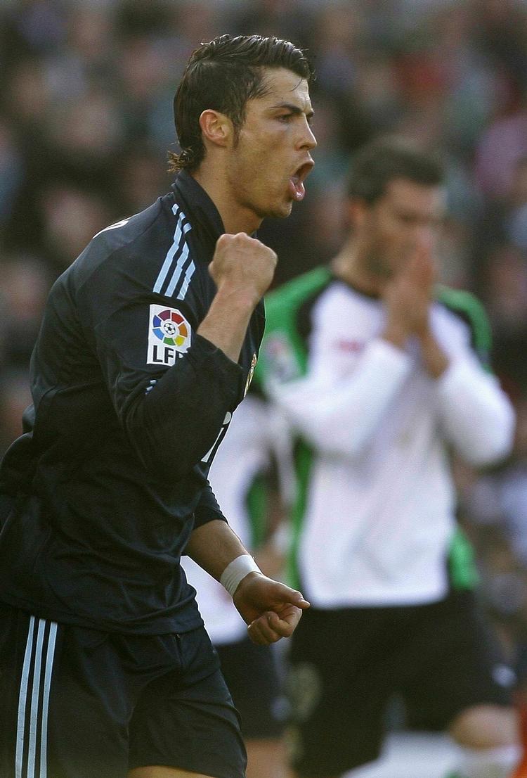 Kampklar. Cristiano Ronaldo er den måske bedst lønnede spiller i Spanien og har næppe problemer med at få lønnen udbetalt. Men det har mange kollegaer i de mindre klubber. Arkivfoto. 