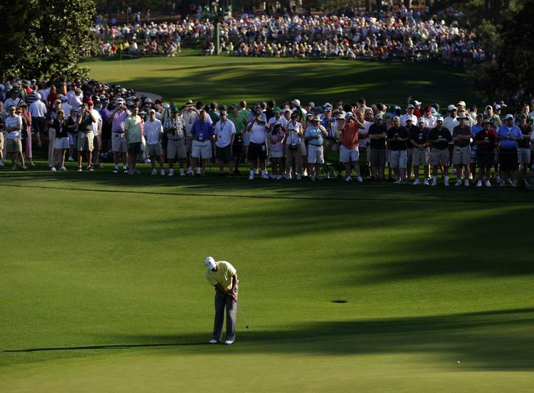 kødrand. Allerede på prøverunderne har Tiger Woods tiltrukket sig massiv opmærksomhed på Augusta. 