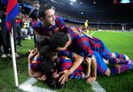 overdænget. Kun superlativerne kan overgå den bunke medspillere, Lionel Messi blev overdænget af efter en af sine scoringer mod Arsenal. 