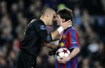 Tak. Barcelonas målmand Victor Valdes er sikkert af samme mening som Arsene Wenger: Messi er indiskutabelt verdens bedste. 