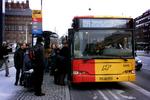 2A. Efter en dag i garagen er bus nummer 2A igen ude på de københavnske veje. Sammen med seks af sine gulklædte kollegaer holdte 2A i går stille på grund af et fagligt møde blandt bussernes chauffører. 