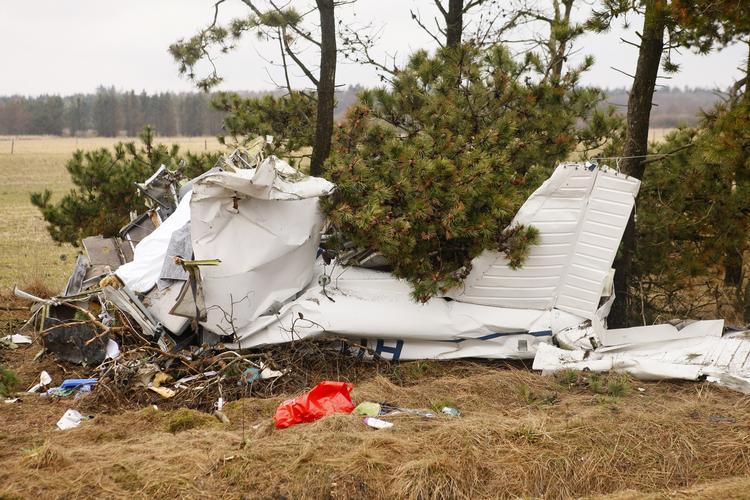 Tragisk. Piper-flyet blev fuldstændig ødelagt ved styrtet. 