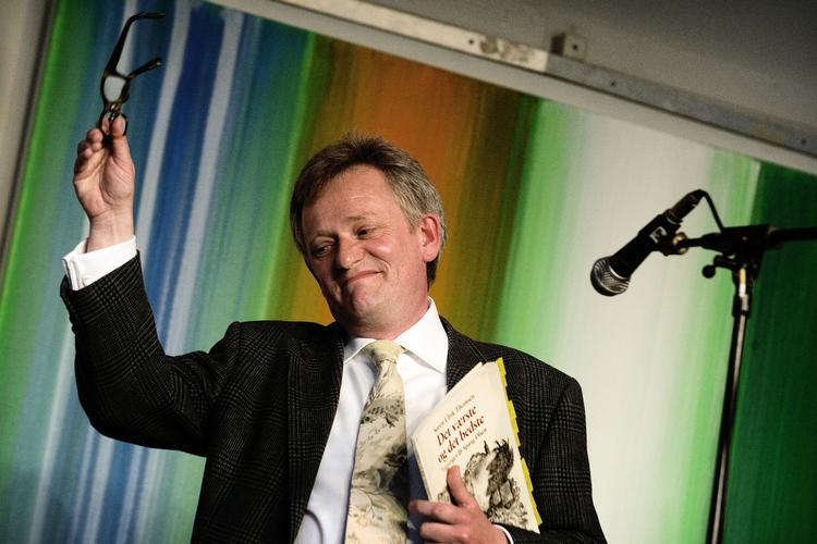 På søndag forsøger Foreningen Poesiens Hus selv at forbedre økonomien med et støttearrangement i Lille Vega i København, hvor bl.a. Søren Ulrik Thomsen optræder. 