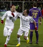 Våben. Arjen Robben (til venstre) og Franck Ribery er tyskernes håb i den vanskelige udekamp mod Manchester United. Den kulørte tyske presse har døbt duoen 'Robbery'. Arkivfoto. 