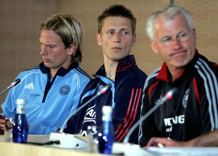 Sikre. Martin Jørgensen (i midten) er næsten sikker på at komme til VM - og meget skal gå galt, hvis ikke Christian Poulsen (til venstre) også er blandt de 23 navne landstræneren præsenterer 10. maj. Arkivfoto. 