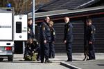 Udrykning. Politiet troppede talstærkt op til det masseslagsmål i Sandholmlejren, som ifølge Røde Kors skyldes pladsmangel. 