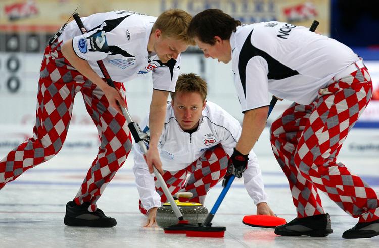klovnebukserne. Det norske hold udgøres af Torger Nergaard, Haavard Vad Petersson og Christoffer Svae og Thomas Løvold. 