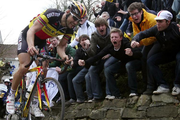 stjernehjælper. Først måtte Tom Boonen køre sig op efter et styrt, og så ofrede han sig - forgæves - for en holdkammerat i spurten. Arkivfoto. 