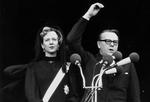Statsminister Jens Otto Krag udråber den nye dronning - Margrethe II, efter Frederik IX's død januar 1972. 