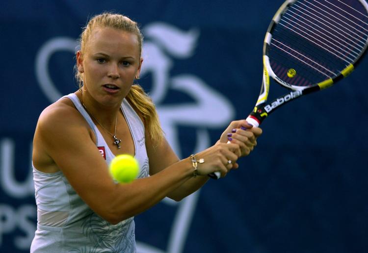 videre. Heller ikke i sæsonens anden kamp på grus tabte Caroline Wozniacki sæt. 