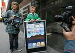 Apples konkurrent på gadgetmarkedet, HP ærgrer sig over, at journalister tilsyneladende har kastet sin kærlighed over konkurrentens produkter. 