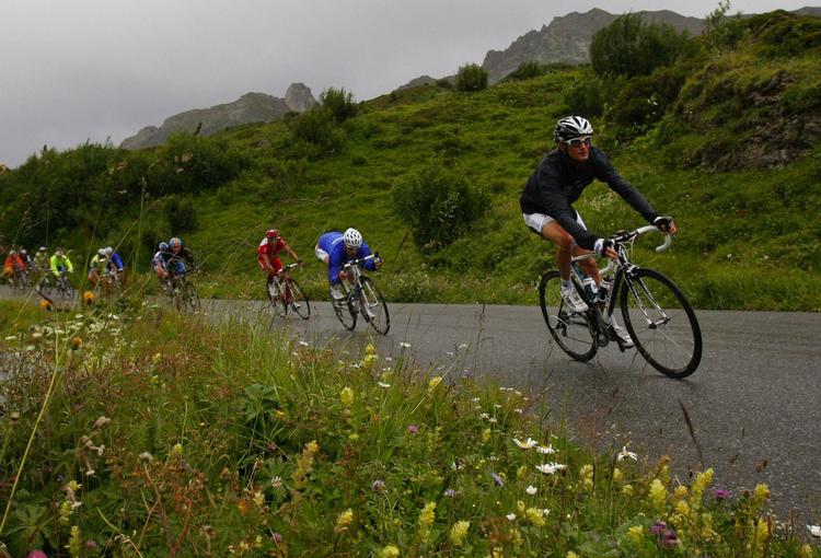UDGÅET. Efter et styrt i går kan Frank Schleck ikke føre feltet an i Baskerlandet Rundt i dag. Arkivfoto. 