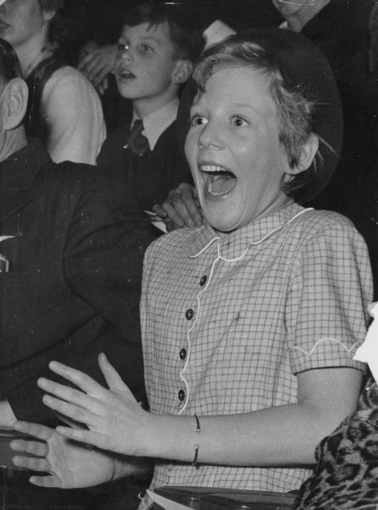 Prinsesse Margrethe til svømmestævne i Østerbro Svømmehal i 1952. 