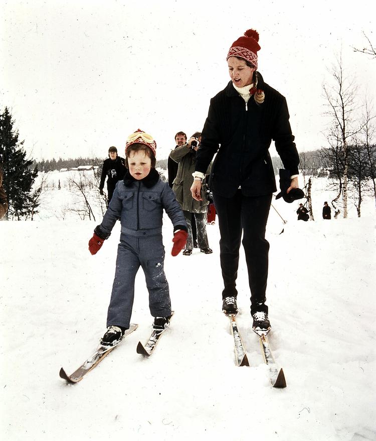 Kronprins Frederik og dronning Margrethe på vinterferie i Norge. 