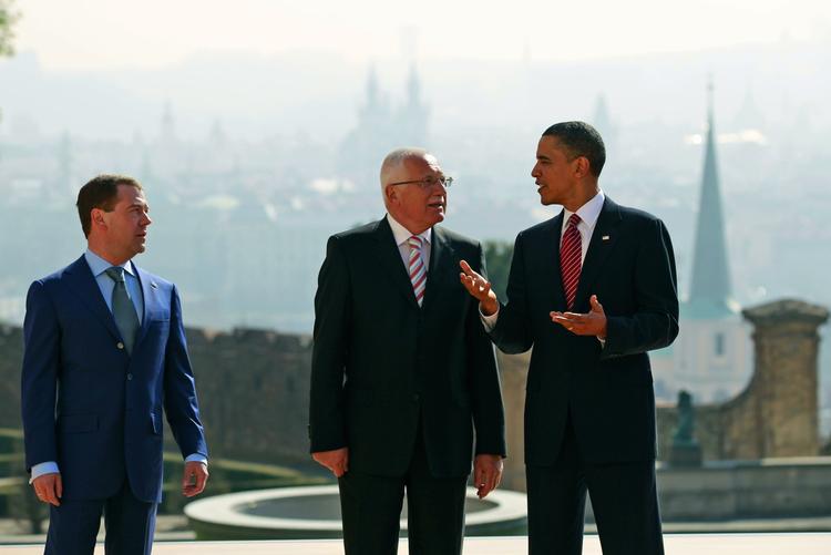 TOPMØDE. D'herrer Medvedev, Klaus og Obama forud for USA's og Ruslands vedtagelse af en ny atomnedrustningsaftale. 