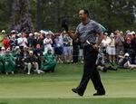 ydmyg. En mere respektfuld holdning til spillet, havde Tiger Woods lovet, han ville vende tilbage med, og der var også langt flere hilsener til de jublende tilskuere end normalt set, da Tiger Woods spillede første runde af US Masters. 