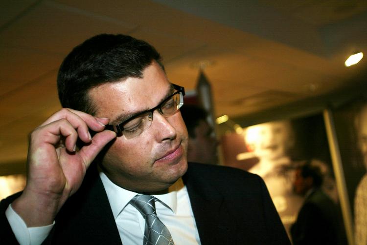 Magtkamp. »Vi vil blandt andet regulere Danmarks Radio mindre fra politisk hold, fordi de krav, der er stillet gennem årene, er blevet mere og mere detaljerede og en spændetrøje for hele institutionen«, mener kulturordfører Mogens Jensen (S). 