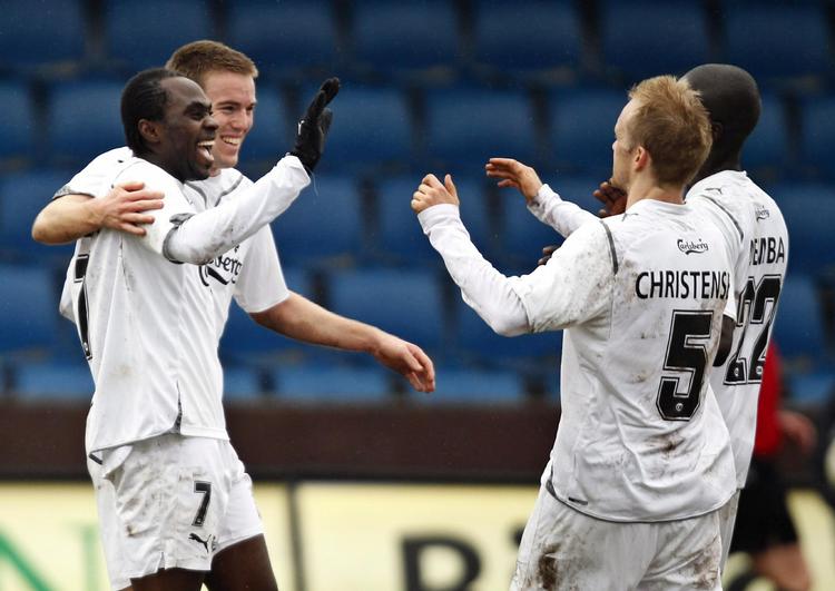JUBEL. OB, der i går kunne glæde sig over sejren over HB Køge, skal i den ene pokalsemifinale møde FC Midtjylland. 