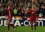 Målscorere. Tre af Liverpools fire mål mod Benfica blev scoret af Fernando Torres (tv.) og Dirk Kuyt. 