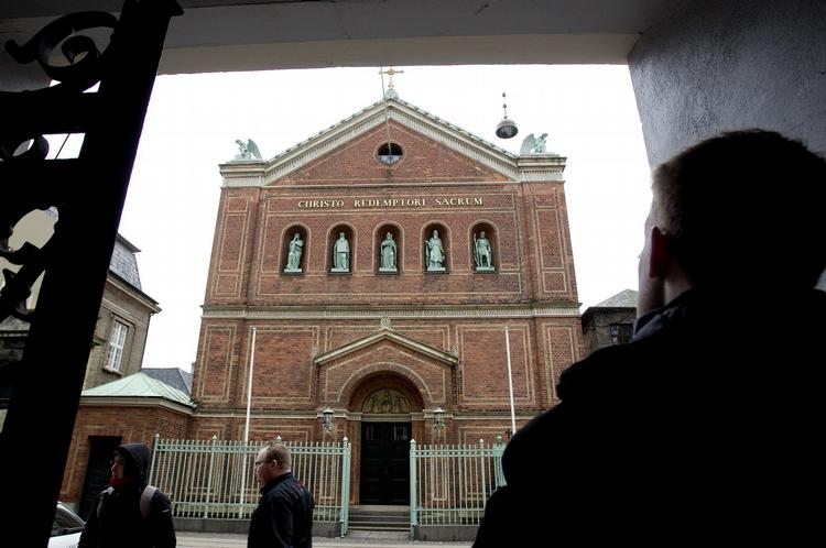 Genåbnet. Det undrer en strafferetsekspert, at politiet vil undersøge forældede sager i den katolske kirke. Det betyder i hvert fald sandsynligvis, at der er tale om grove forbrydelser. Her er det Den Katolske Kirke Skt Ansgars Kirke i Bredgade i København. 
