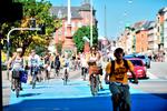 Cykelby. Københavnske cyklister, når de tager sig allerbedst ud. Her på Nørrebrogade. 