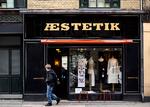 Siden 1. oktober 1966 har Æstetik været et holdepunkt for den gode, stilsikre smag - både hvad angår nyanskaffelser til garderoben, omforandringer og reparationer. 