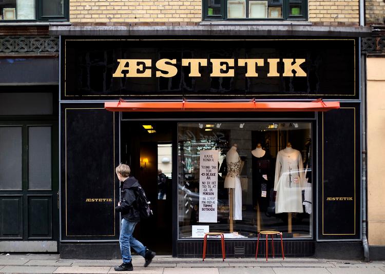 Siden 1. oktober 1966 har Æstetik været et holdepunkt for den gode, stilsikre smag - både hvad angår nyanskaffelser til garderoben, omforandringer og reparationer. 