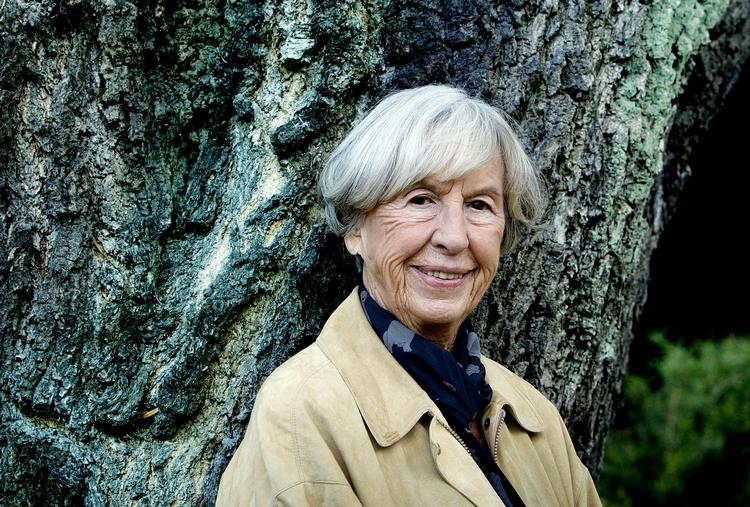 FORGYLDT FORFATTERINDE. Forfatterinden bag Matador og Kun en pige bliver foreviget i bronze på en bænk i sin fødeby Roskilde. 