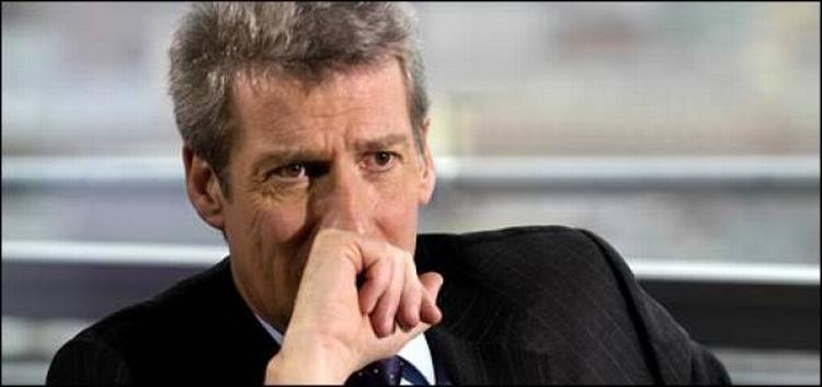 BBC's Jeremy Paxman har tidligere fået politikere på glatis, og det skal Brown og Cameron ikke nyde noget af. 
