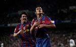 Aftenens to målscorere jubler sammen efter Pedros scoring til 2-0. Det var Barcelonas fjerde sejr over Real i træk, og catalanerne kan dermed stadig tage The Double - mesterskabet og Champions League-pokalen. 