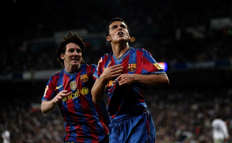 Aftenens to målscorere jubler sammen efter Pedros scoring til 2-0. Det var Barcelonas fjerde sejr over Real i træk, og catalanerne kan dermed stadig tage The Double - mesterskabet og Champions League-pokalen. 