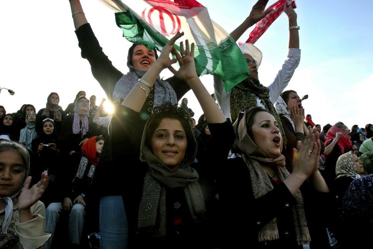 Overbefolket. Der bor næsten 14 millioner mennesker i Teheran-provinsen, og det er mindst fem millioner for mange, mener Irans præsident, Mahmoud Ahmadinejad. (Arkivfoto) 