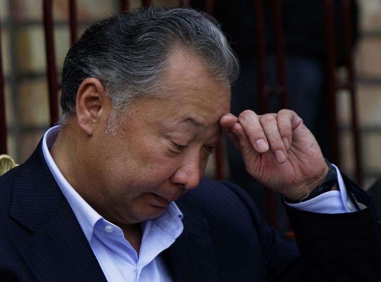 STATSKUP. Præsident Kurmanbek Bakijev fra Kirgisistan nægter at trække sig og bedyrer, at han ikke har ansvaret for sidste uges blodige optøjer i hovedstaden Bishkek. Han vil have FN til landet. 