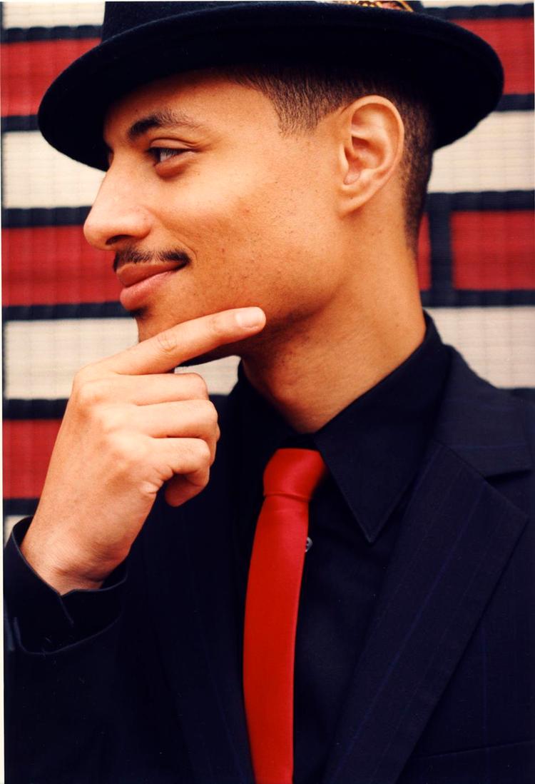 José James behøver hverken samples, beats eller noget som helst andet for at skabe ren, sort magi. PR-foto. 